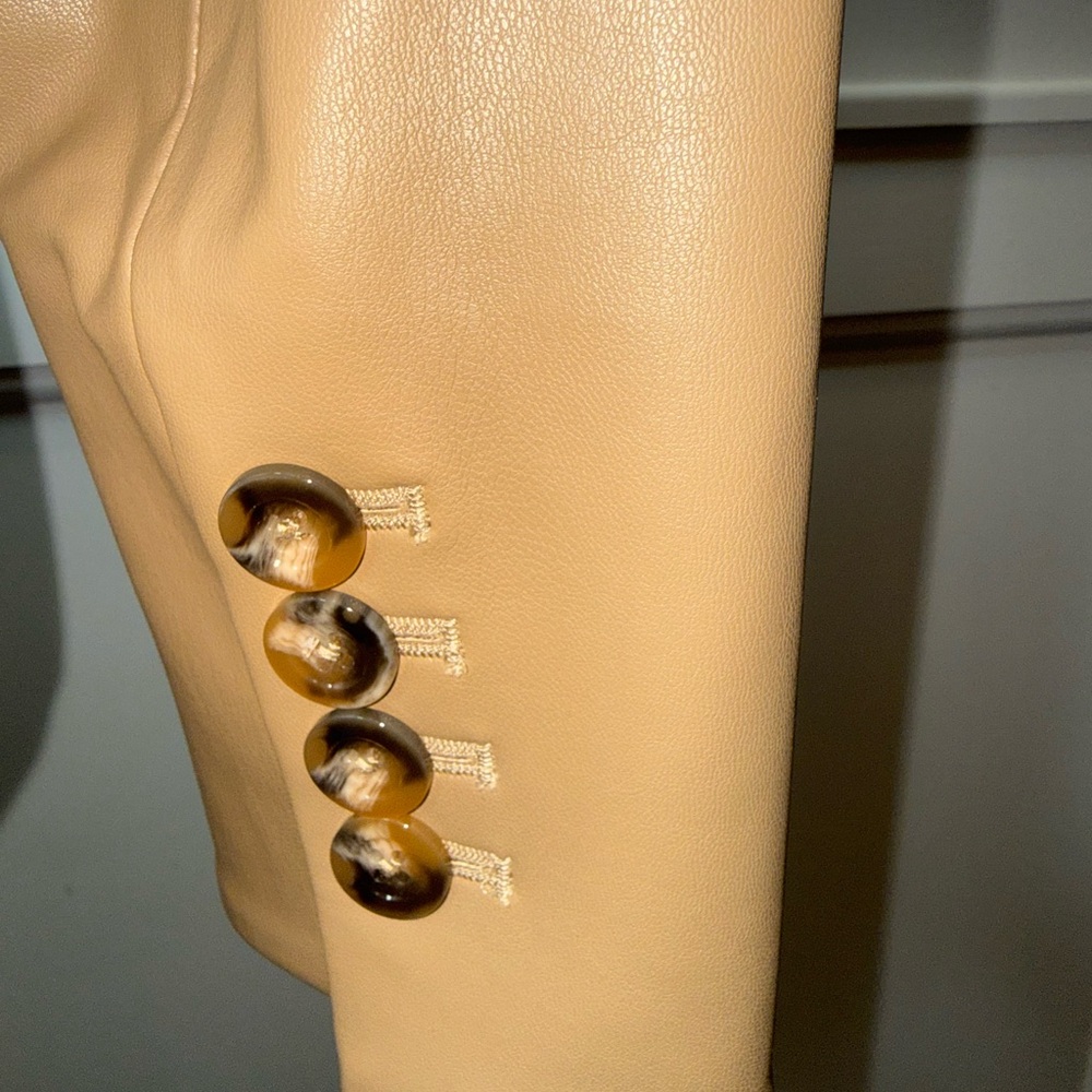 Veronica Beard PERFECT Sz 4 Cooke Dbl-Breasted Faux Leather Dickey Blazer/Tan - Picture 7 of 7